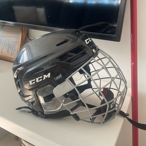 Ccm hockey helmet